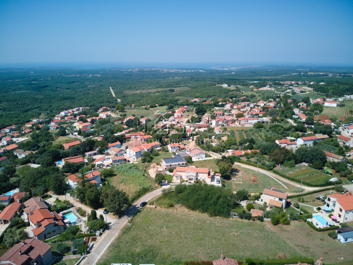 Ampio appezzamento di terreno con splendida vista per progettare la proprietà perfetta
