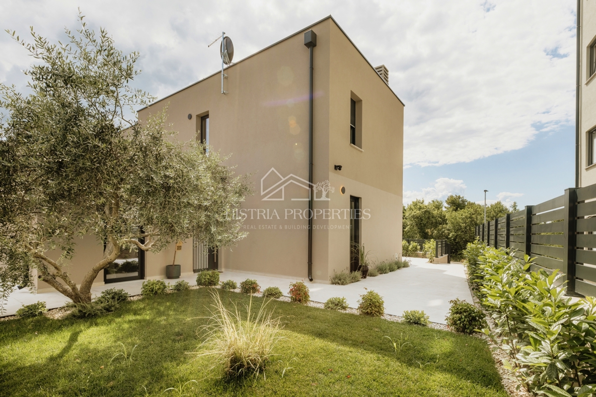 Moderno duplex completamente arredato a 800 metri dal mare in posizione privilegiata