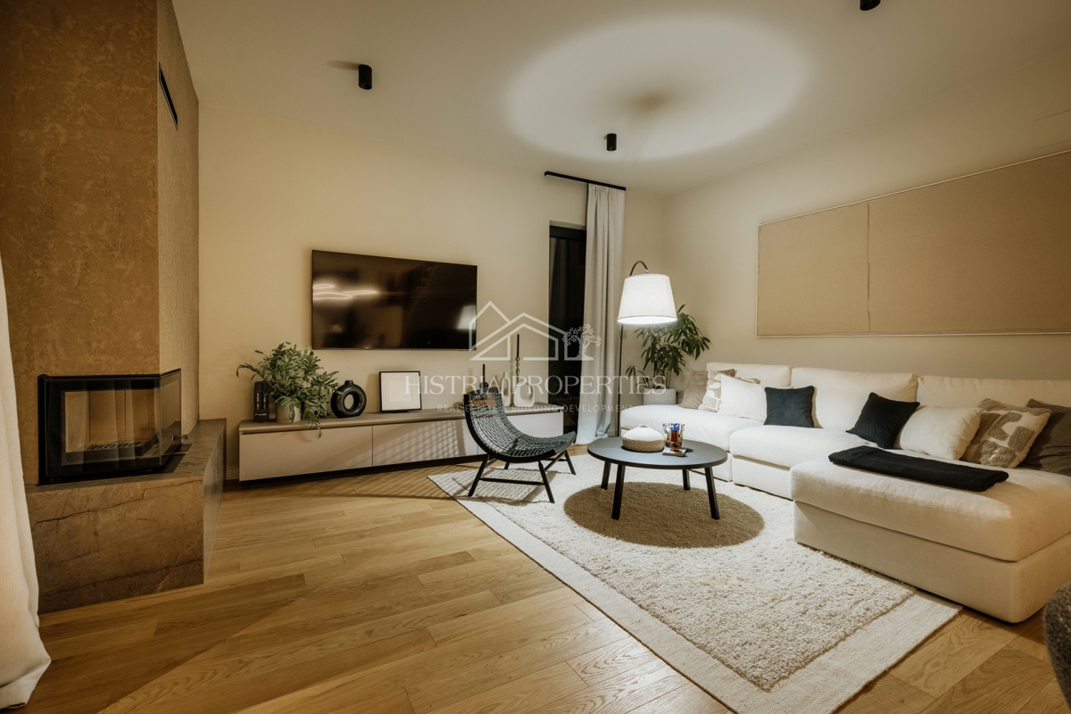 Moderno duplex completamente arredato a 800 metri dal mare in posizione privilegiata