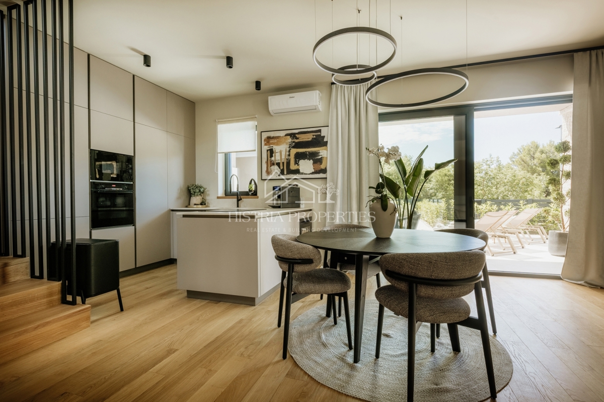 Moderno duplex completamente arredato a 800 metri dal mare in posizione privilegiata