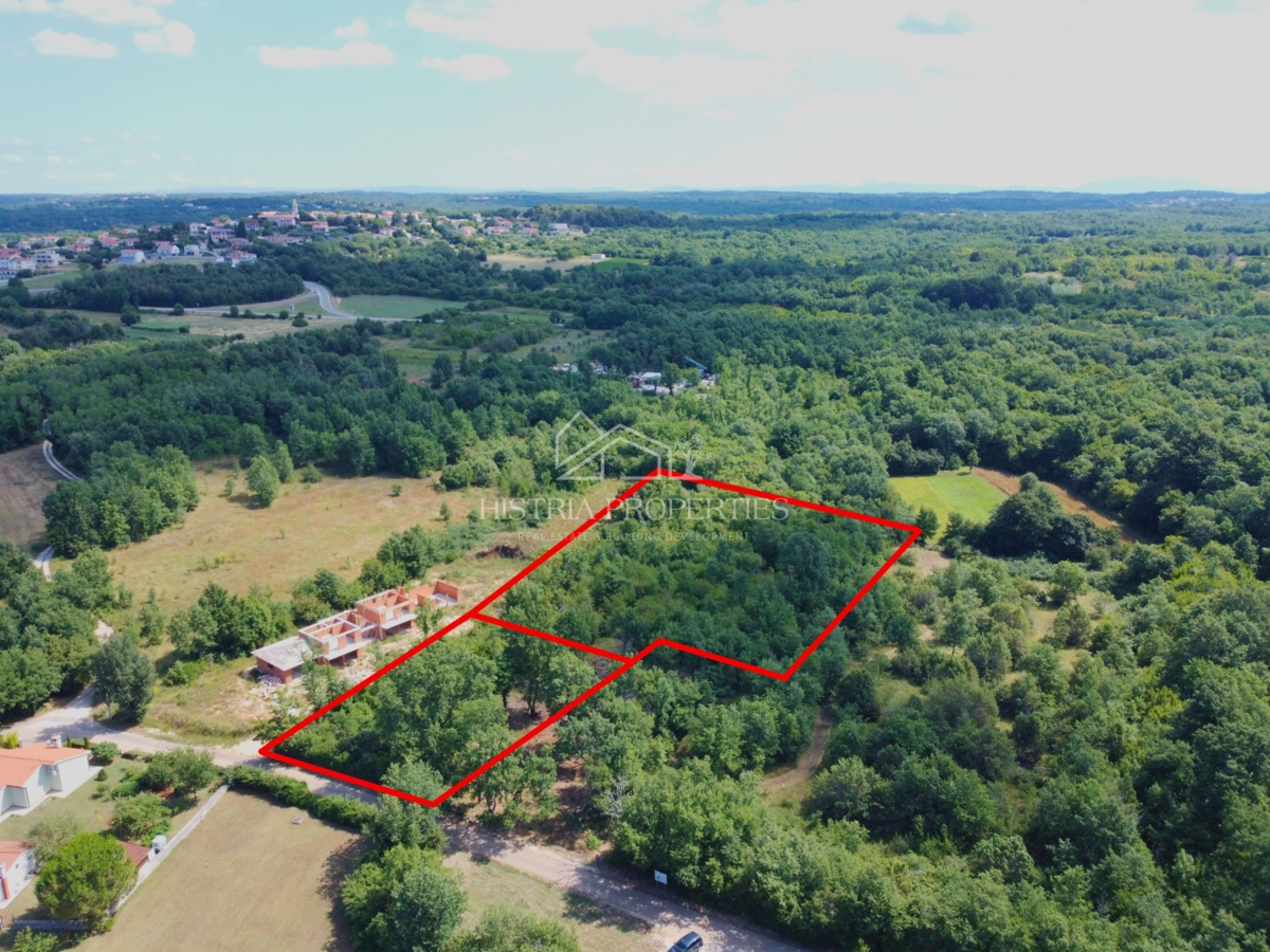 Terreno edificabile in posizione tranquilla con grande potenziale