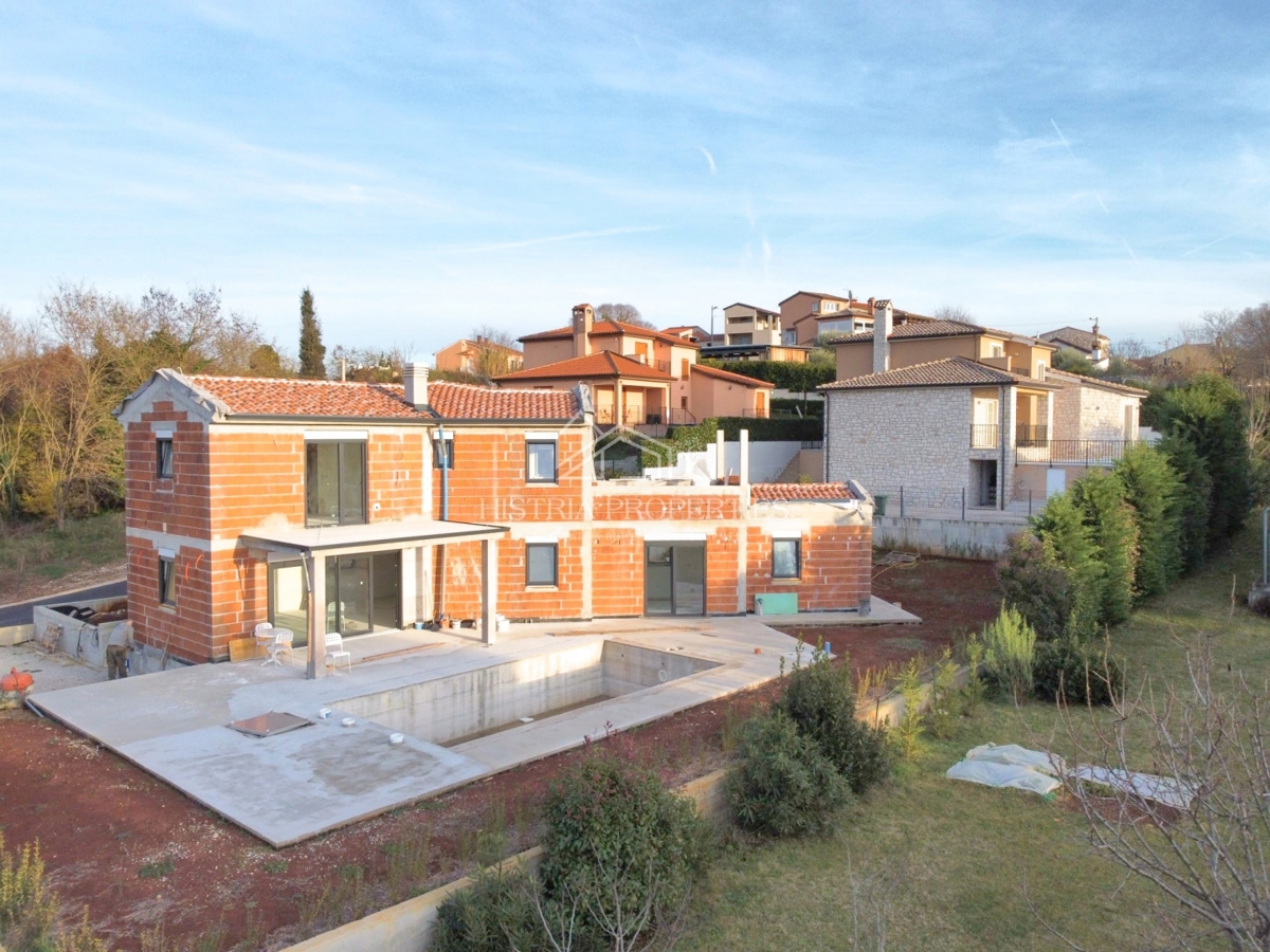 Posizione rilassante e villa di qualità con piscina e dettagli rustici