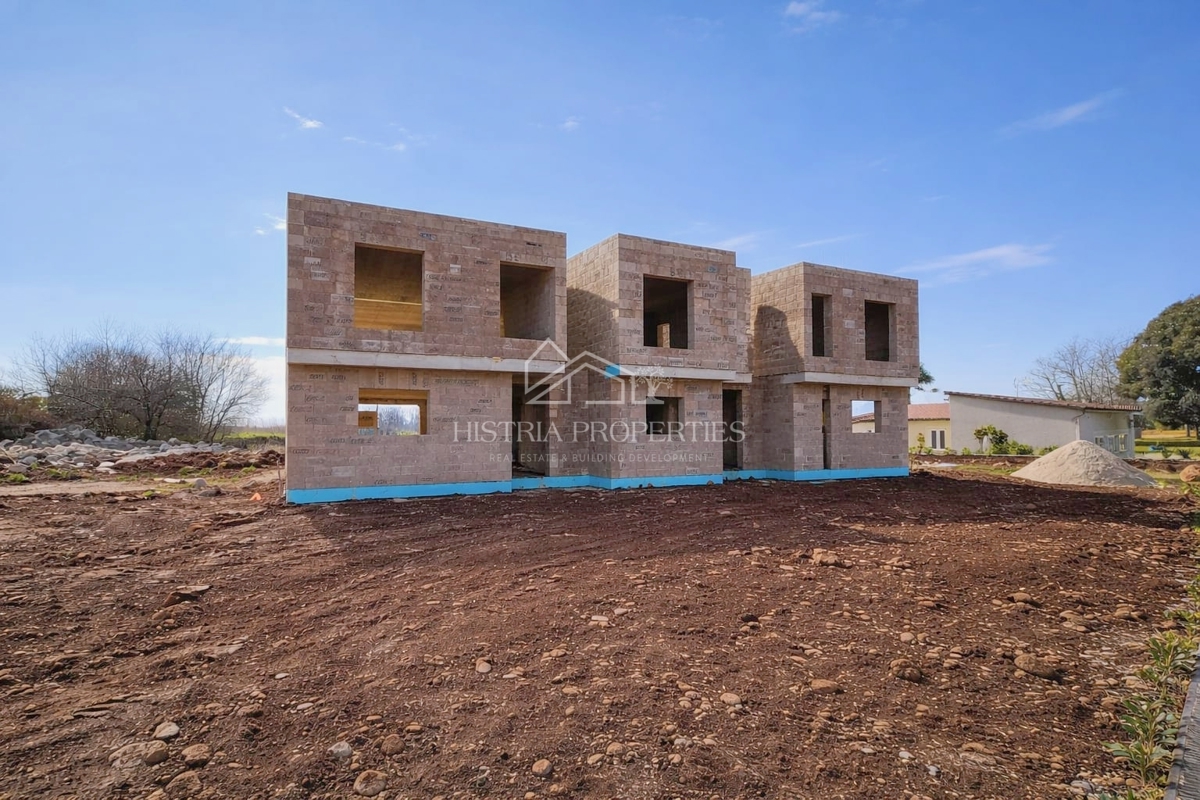 Una nuova casa moderna e un prezzo che corrisponde alla qualità, costruita ecologicamente al 100%