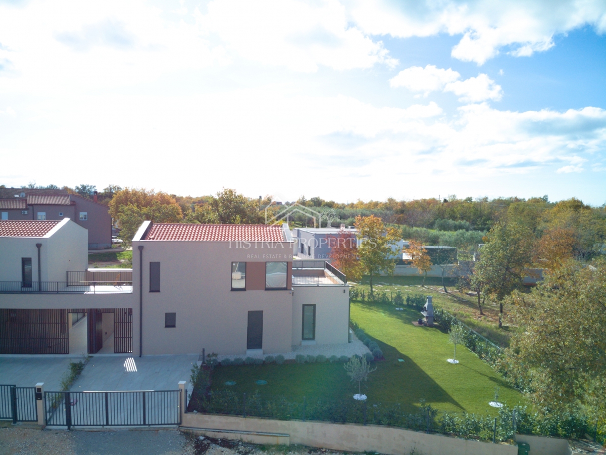 Casa a basso consumo energetico con piscina, completamente arredata e attrezzata vicino a Parenzo