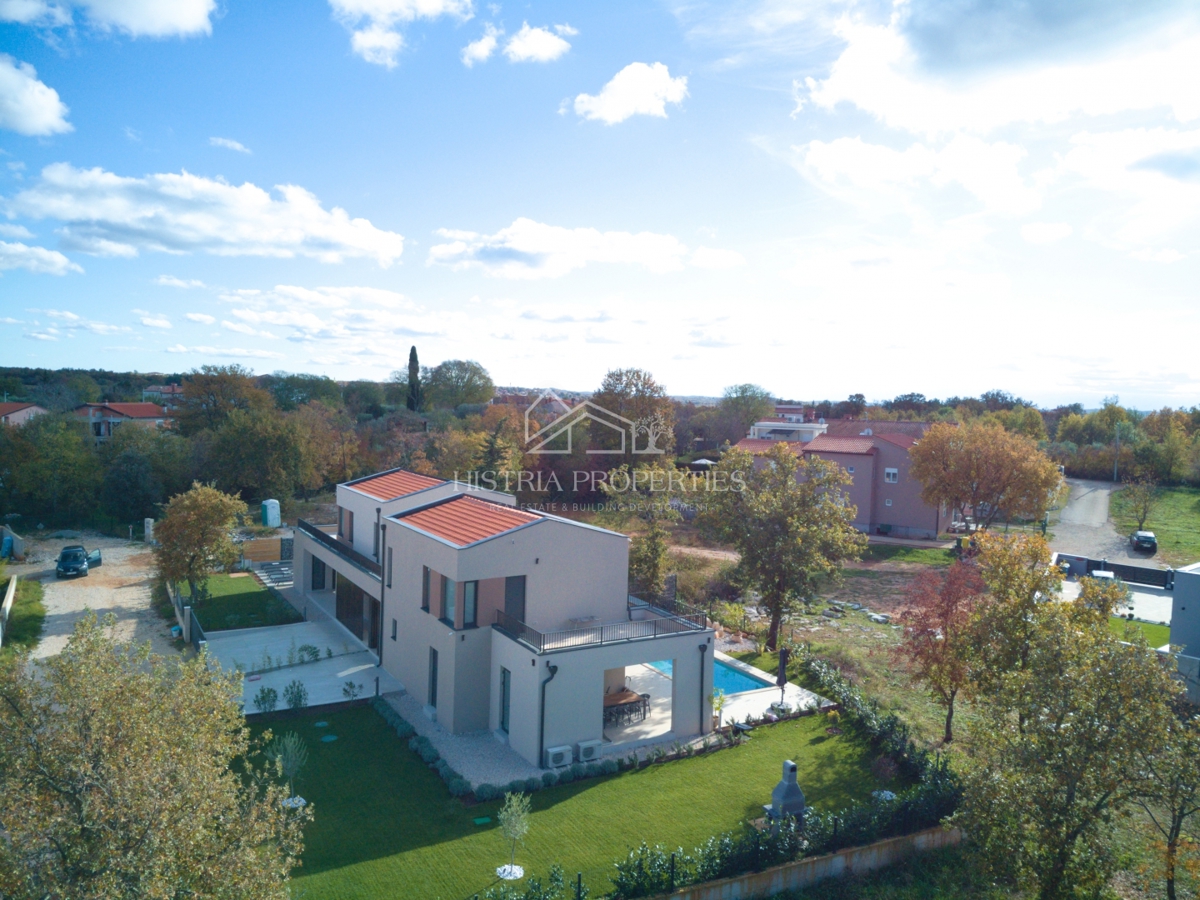 Casa a basso consumo energetico con piscina, completamente arredata e attrezzata vicino a Parenzo