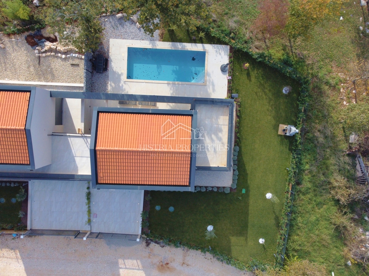 Casa a basso consumo energetico con piscina, completamente arredata e attrezzata vicino a Parenzo
