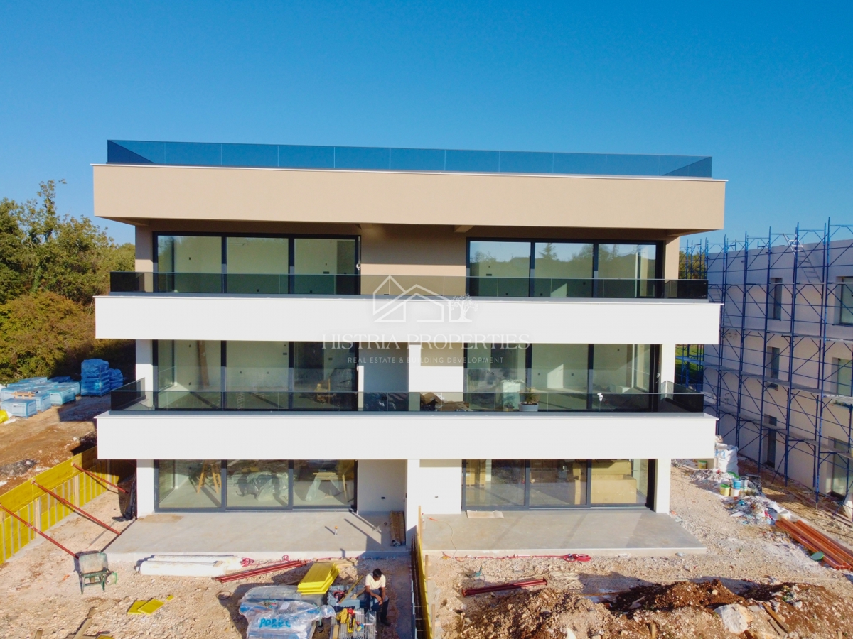 Un attico spazioso e di alta qualità con terrazza sul tetto in una posizione ricercata