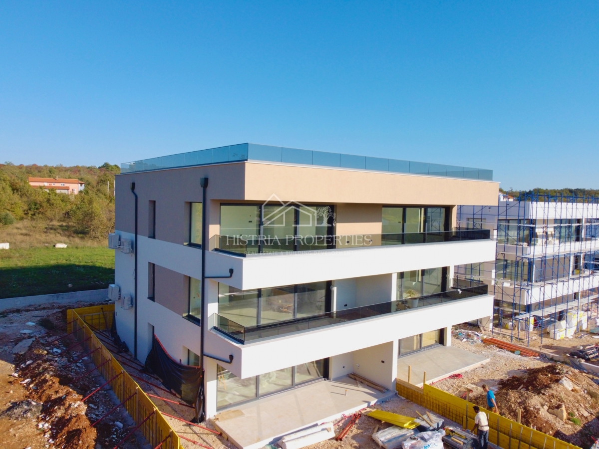 Un attico spazioso e di alta qualità con terrazza sul tetto in una posizione ricercata