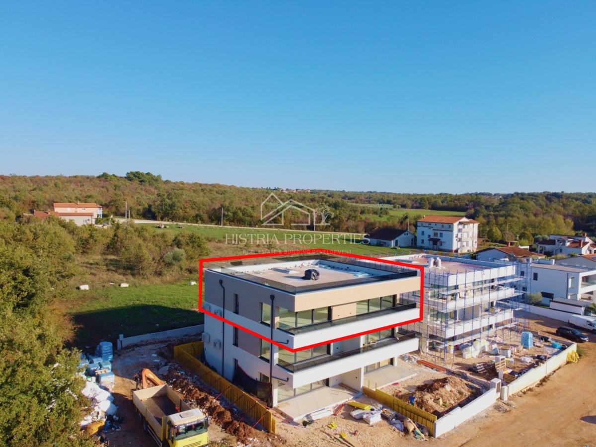 Un attico spazioso e di alta qualità con terrazza sul tetto in una posizione ricercata