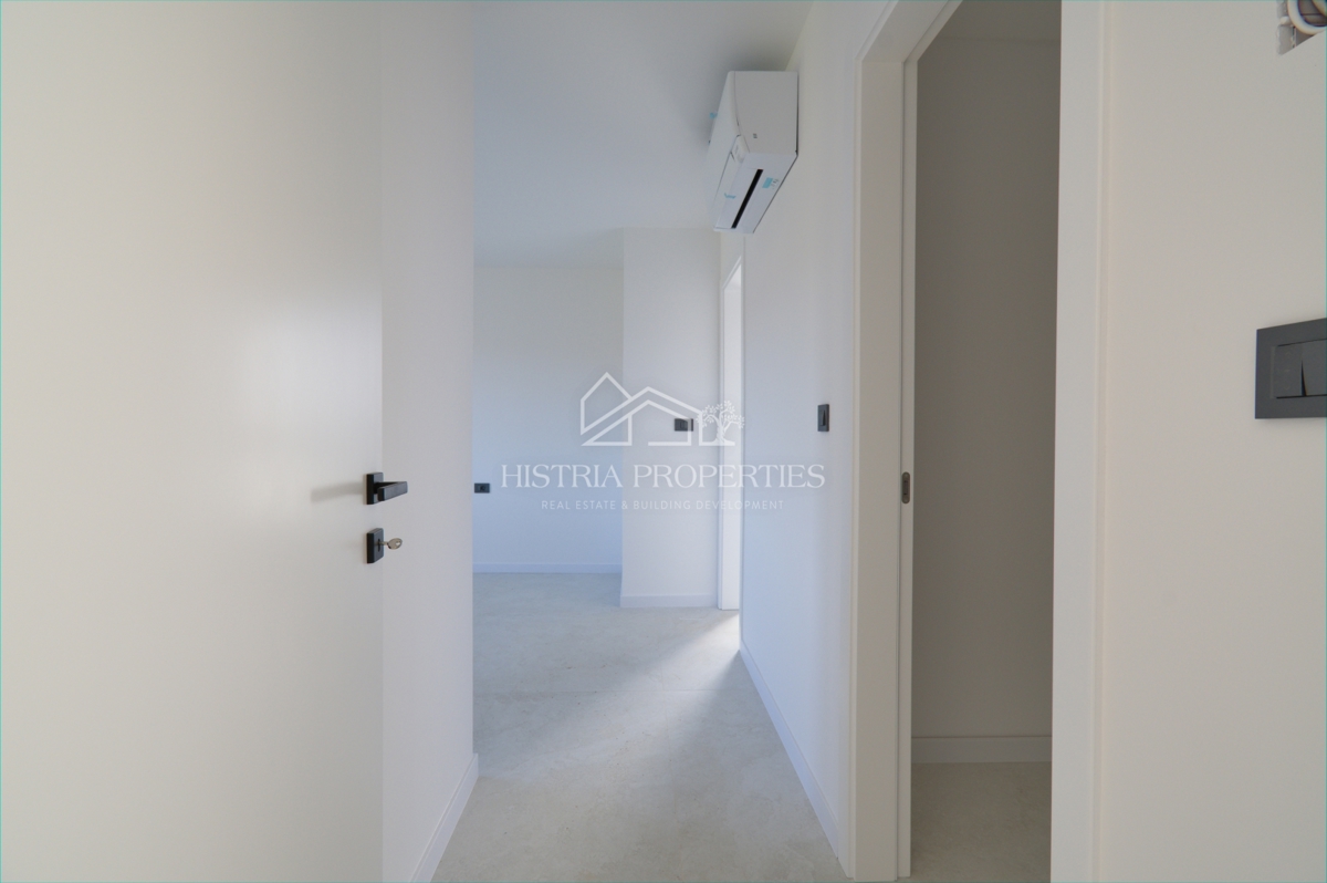 Un attico spazioso e di alta qualità con terrazza sul tetto in una posizione ricercata