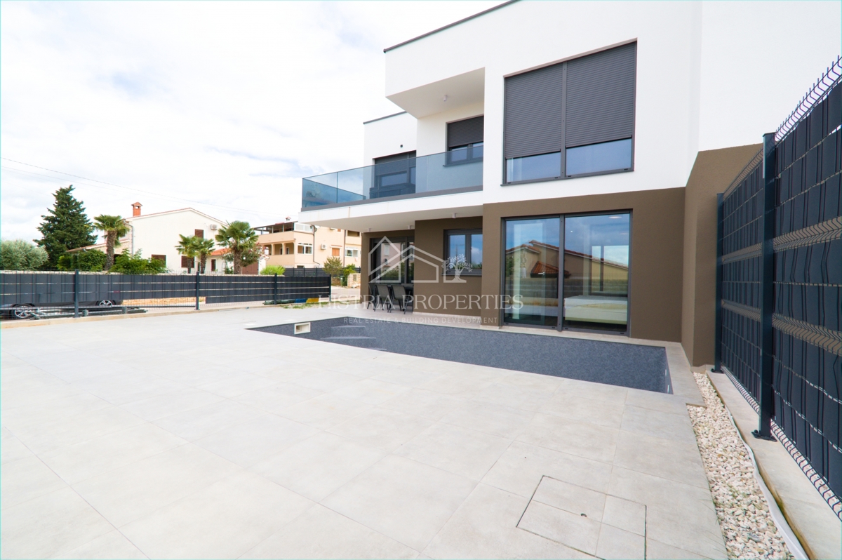 Spazioso appartamento con piscina, completamente attrezzato, con vista mare