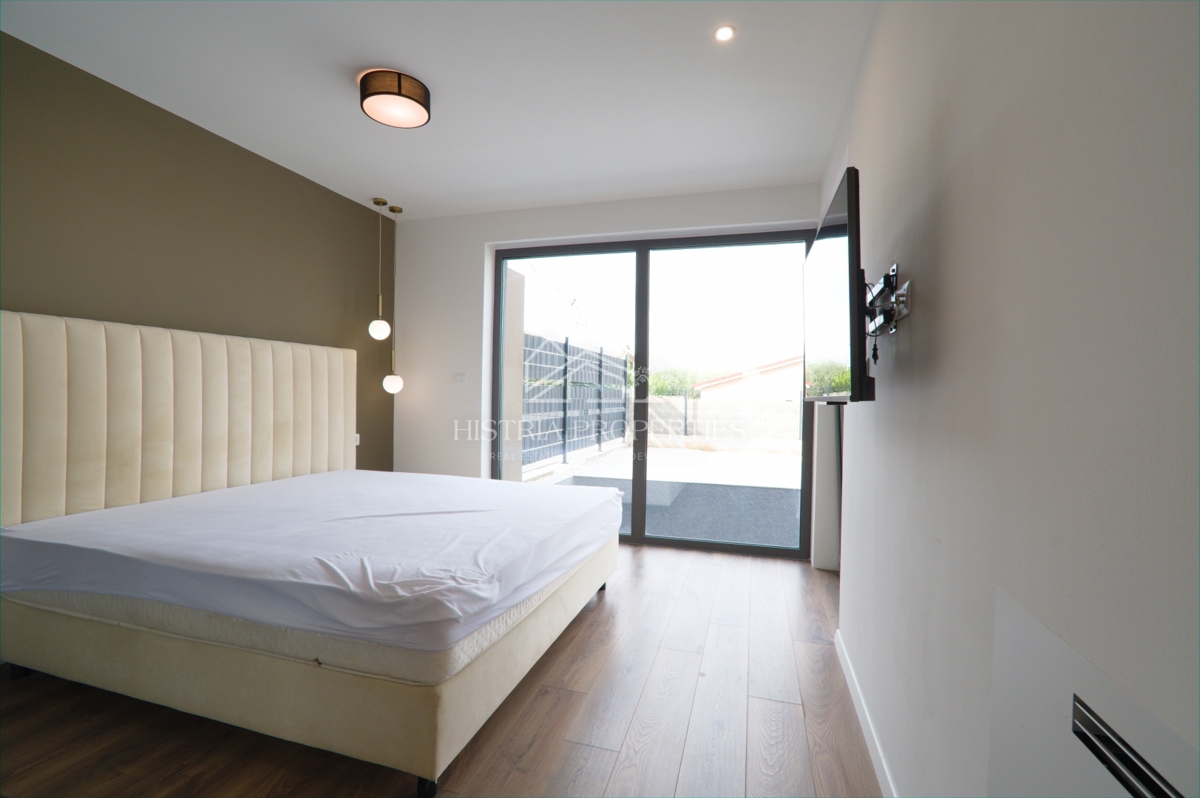 Spazioso appartamento con piscina, completamente attrezzato, con vista mare