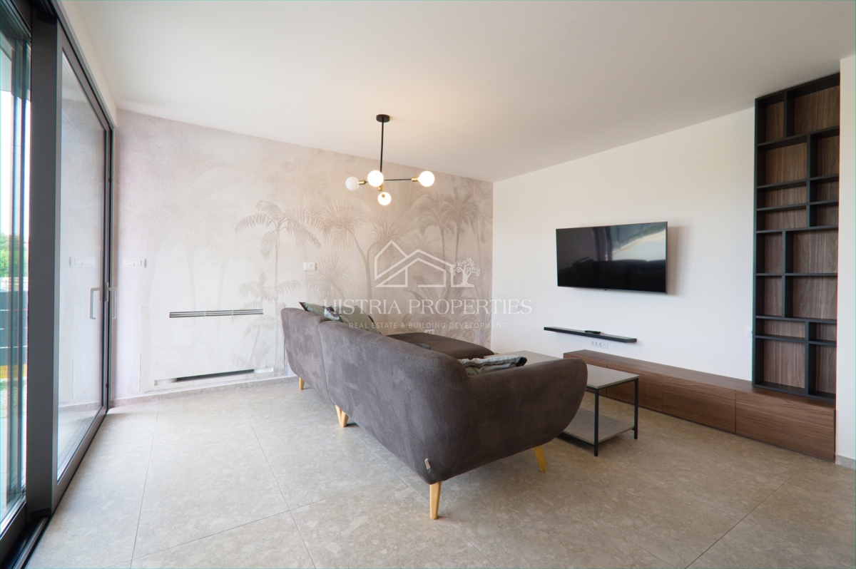 Spazioso appartamento con piscina, completamente attrezzato, con vista mare