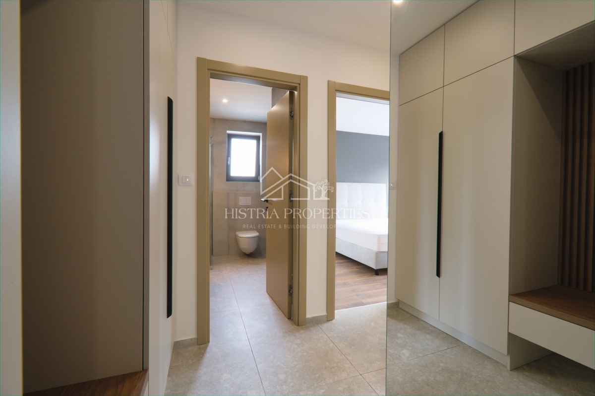 Spazioso appartamento con piscina, completamente attrezzato, con vista mare