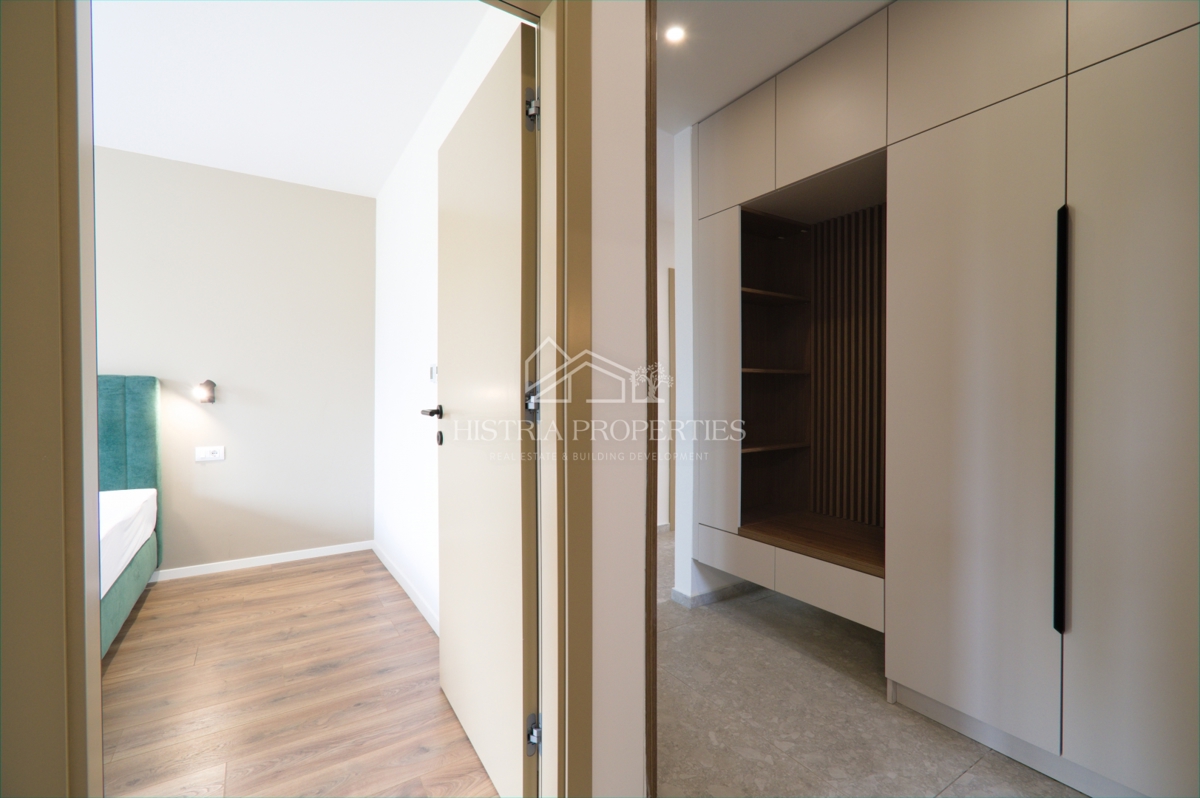 Spazioso appartamento con piscina, completamente attrezzato, con vista mare