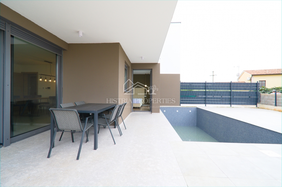 Spazioso appartamento con piscina, completamente attrezzato, con vista mare