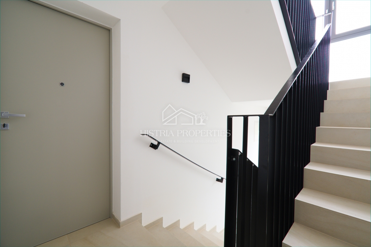 Spazioso appartamento con piscina, completamente attrezzato, con vista mare