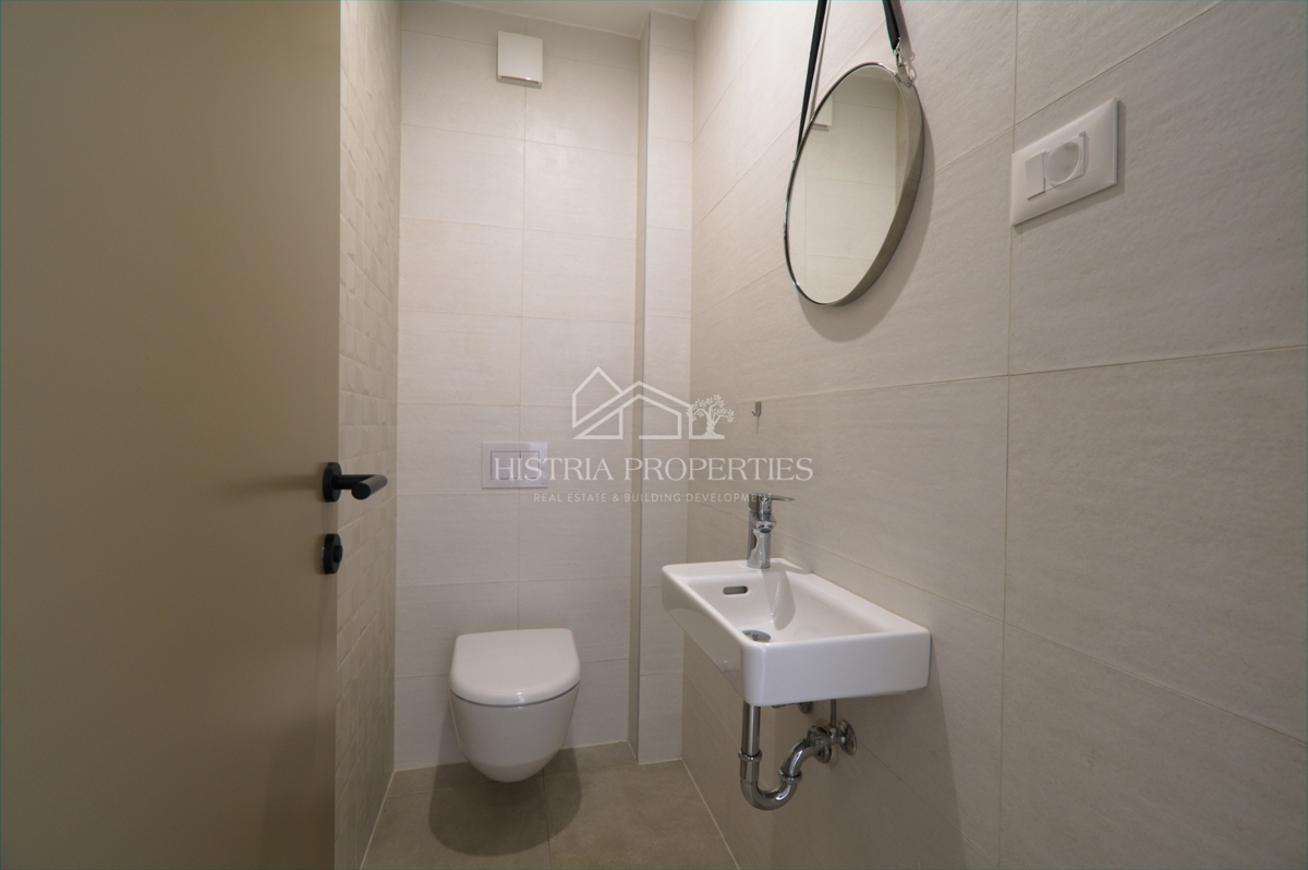 Spazioso appartamento con piscina, completamente attrezzato, con vista mare