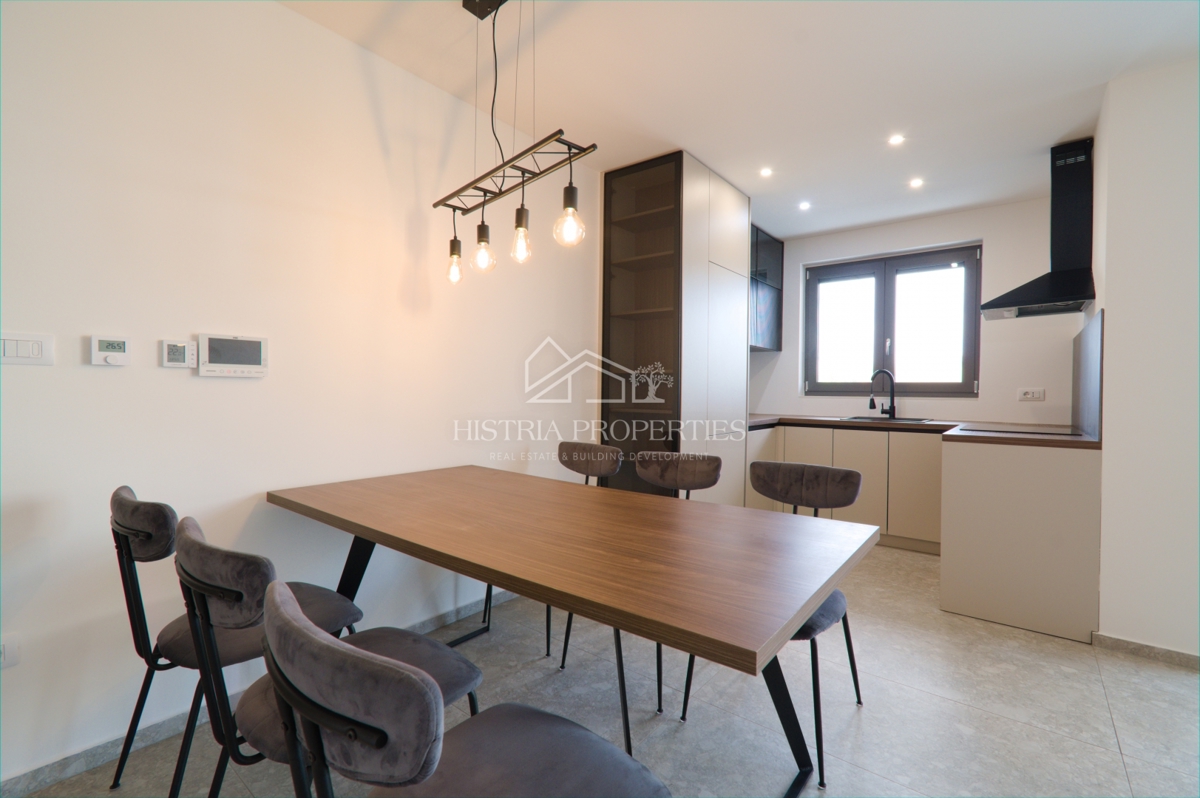 Spazioso appartamento con piscina, completamente attrezzato, con vista mare