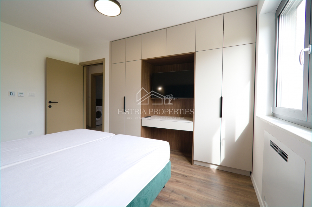 Spazioso appartamento con piscina, completamente attrezzato, con vista mare