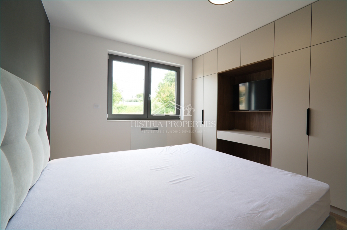 Spazioso appartamento con piscina, completamente attrezzato, con vista mare