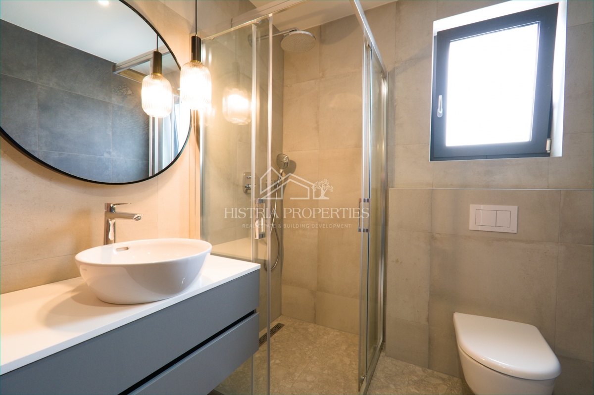 Spazioso appartamento con piscina, completamente attrezzato, con vista mare