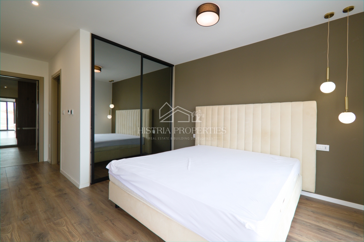 Spazioso appartamento con piscina, completamente attrezzato, con vista mare