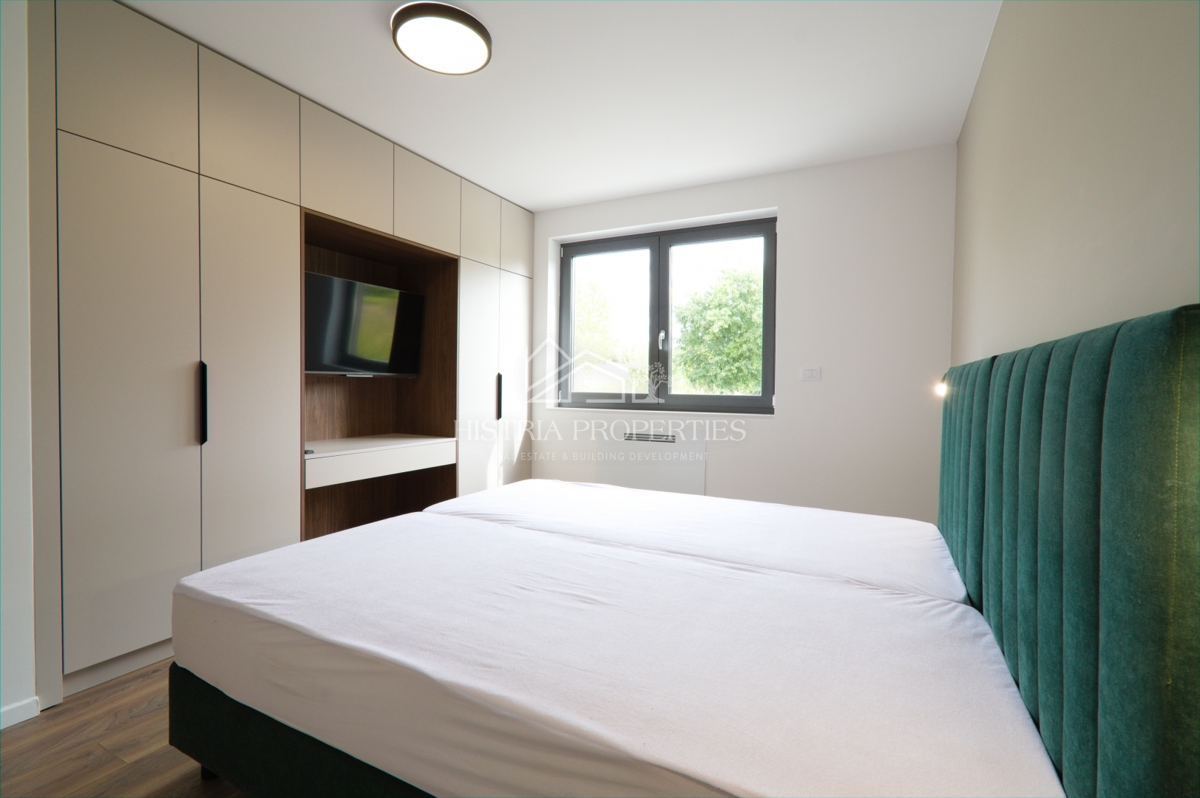 Spazioso appartamento con piscina, completamente attrezzato, con vista mare