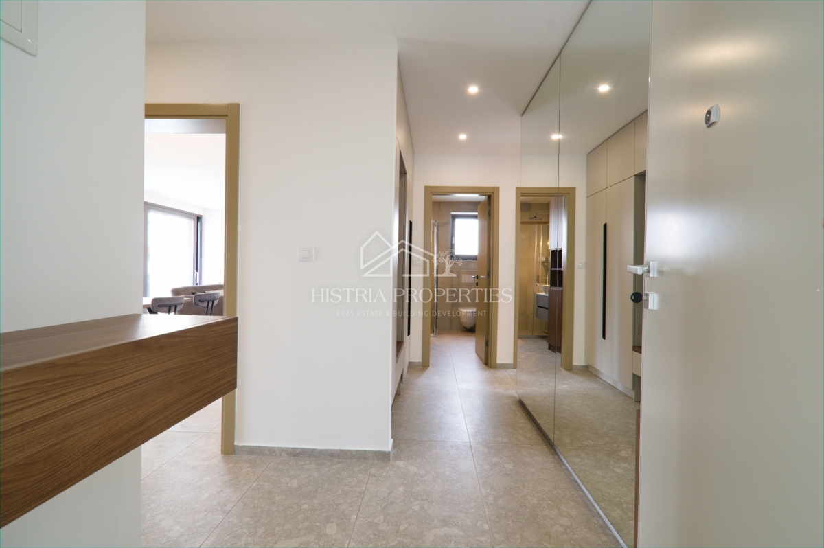 Spazioso appartamento con piscina, completamente attrezzato, con vista mare