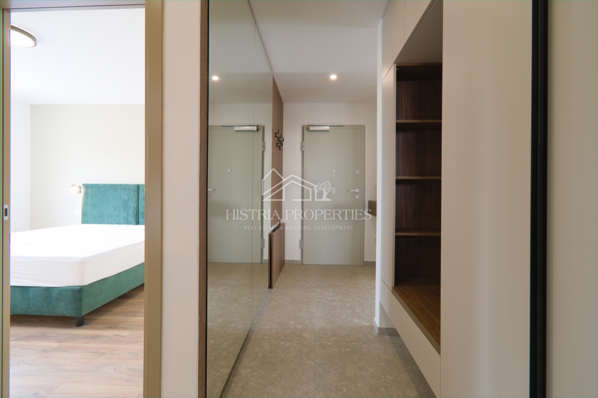 Spazioso appartamento con piscina, completamente attrezzato, con vista mare