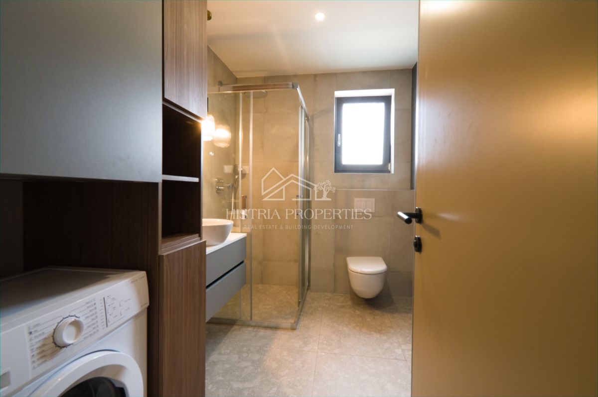 Spazioso appartamento con piscina, completamente attrezzato, con vista mare