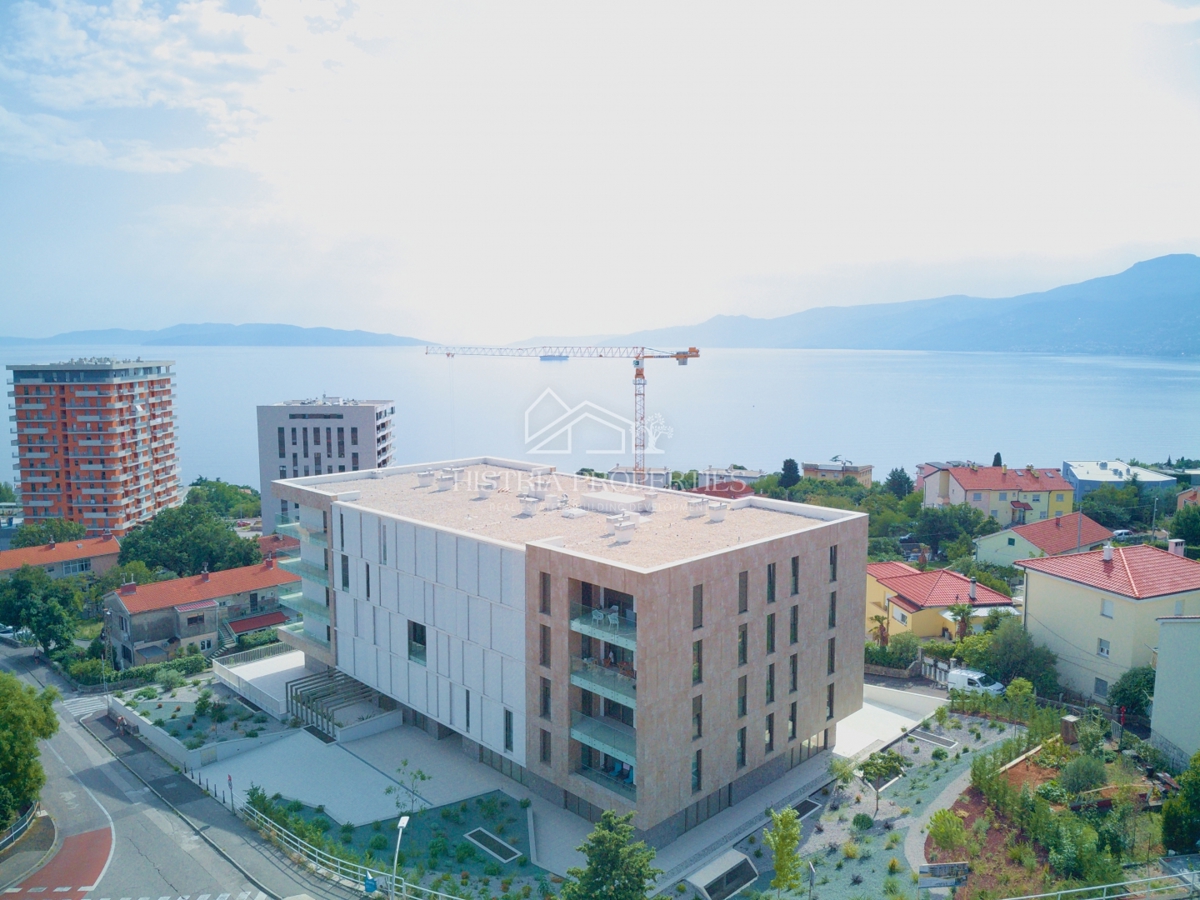 Un appartamento impeccabile in un nuovo edificio di altissimo livello con una terrazza da sogno e una vista che non dimenticherai mai