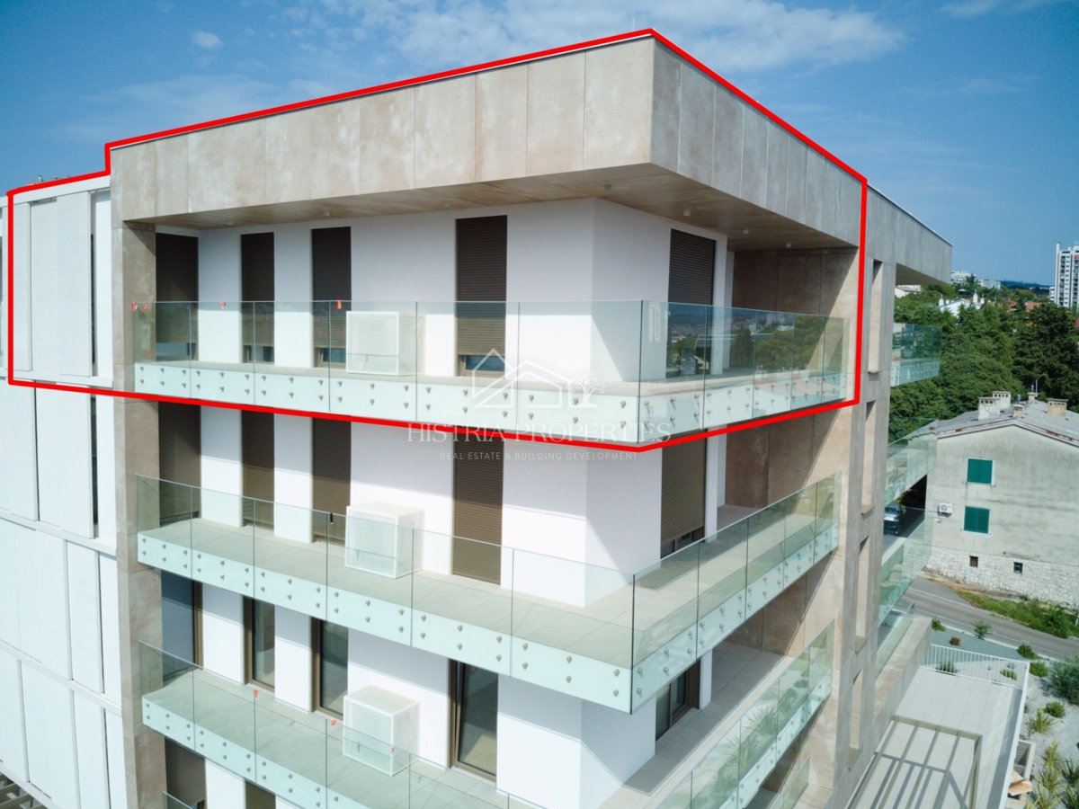 Un appartamento impeccabile in un nuovo edificio di altissimo livello con una terrazza da sogno e una vista che non dimenticherai mai