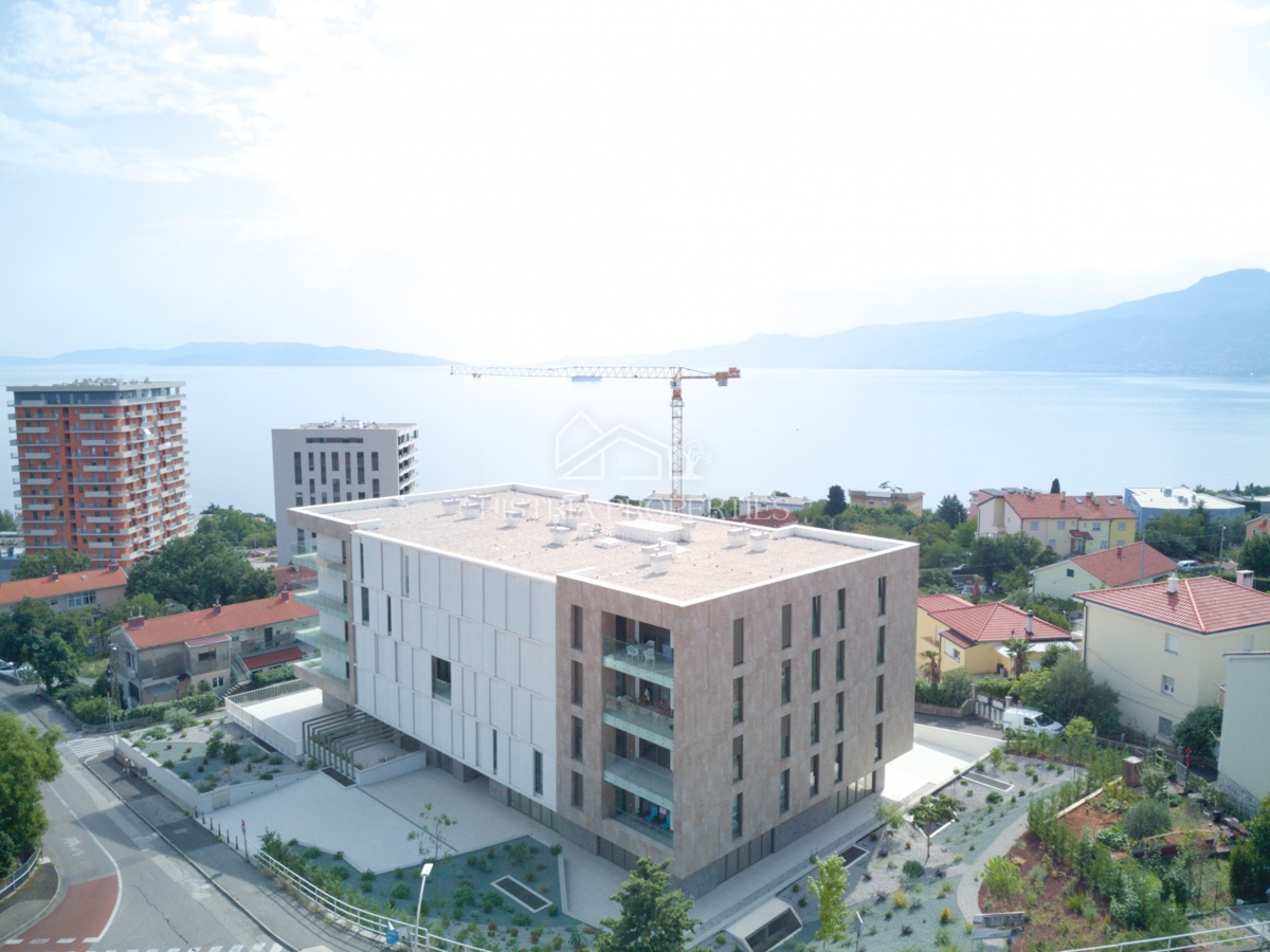 Un appartamento impeccabile in un nuovo edificio di altissimo livello con una terrazza da sogno e una vista che non dimenticherai mai