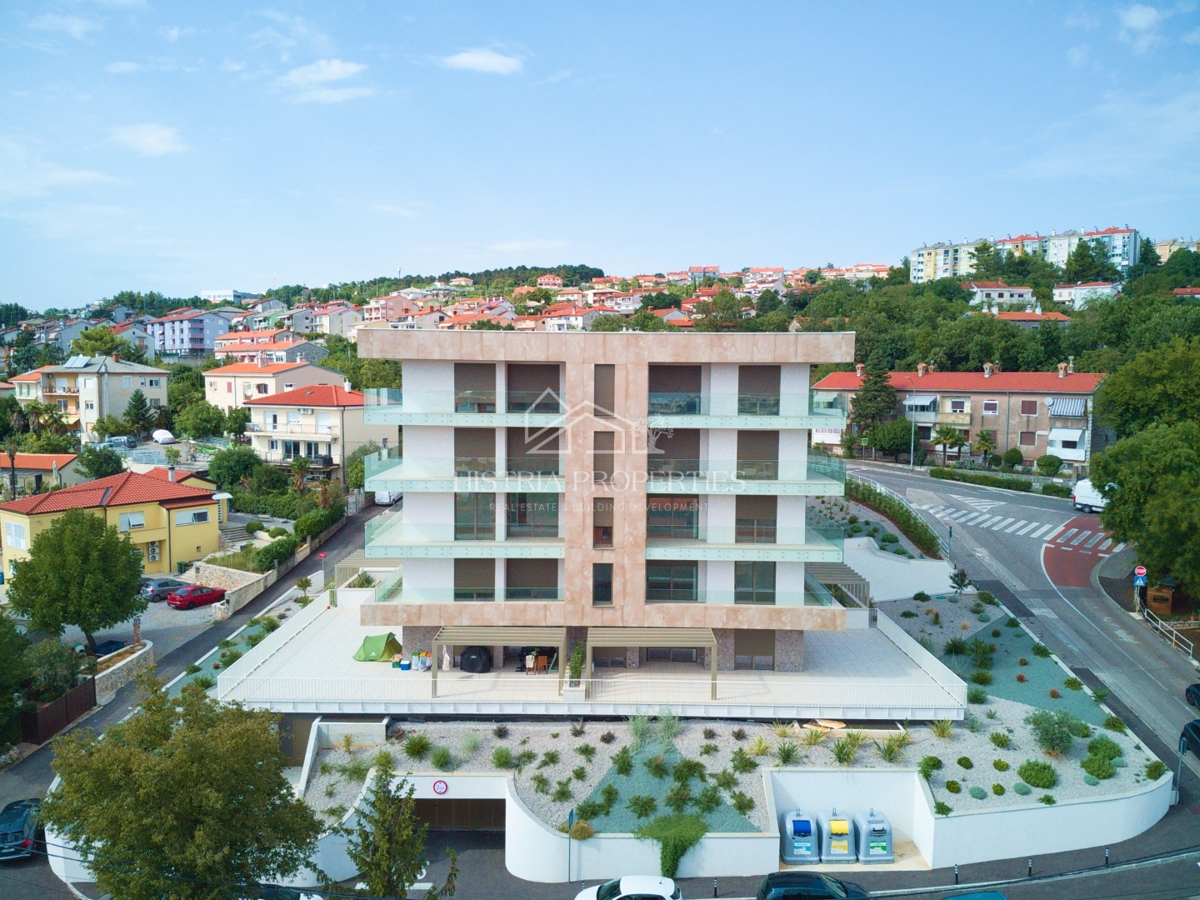 Un appartamento impeccabile in un nuovo edificio di altissimo livello con una terrazza da sogno e una vista che non dimenticherai mai