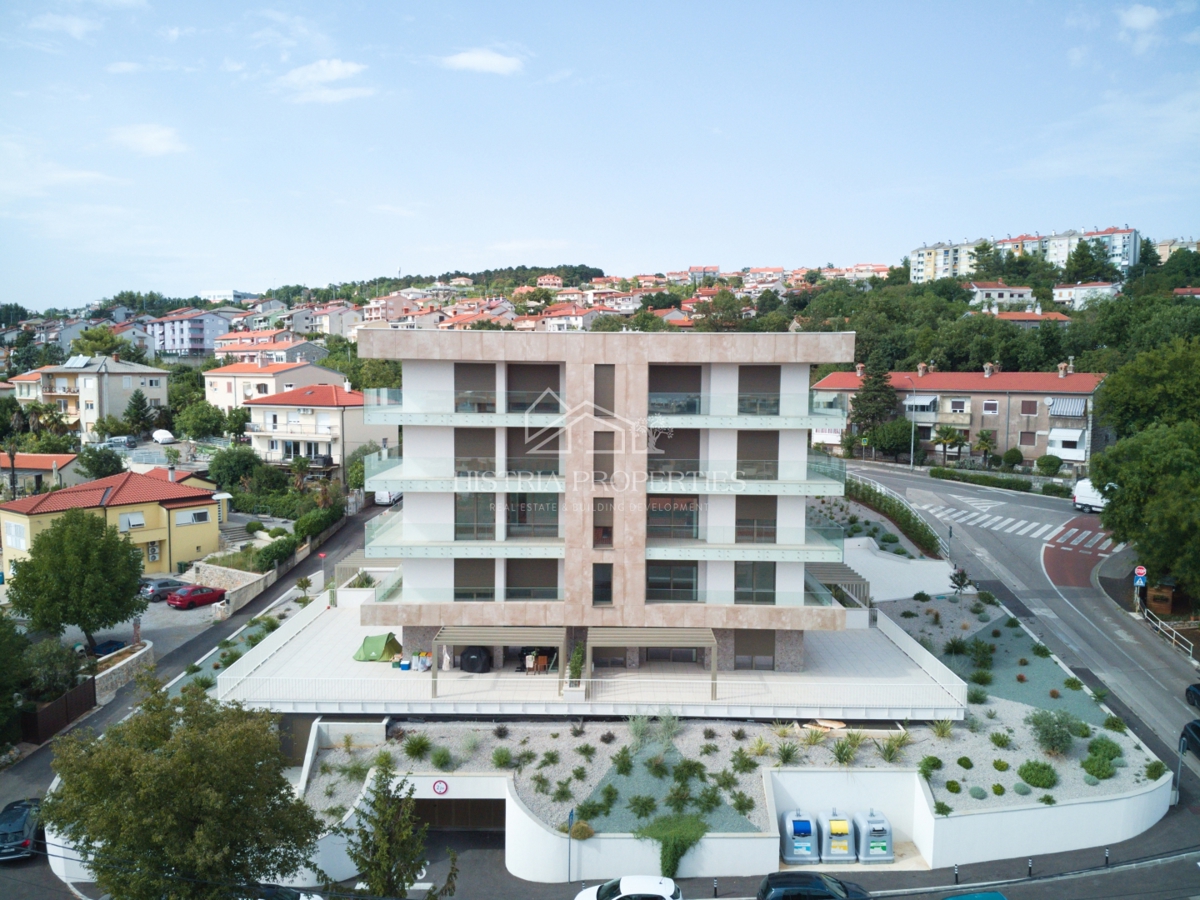 Un appartamento impeccabile in un nuovo edificio di altissimo livello con una terrazza da sogno e una vista che non dimenticherai mai