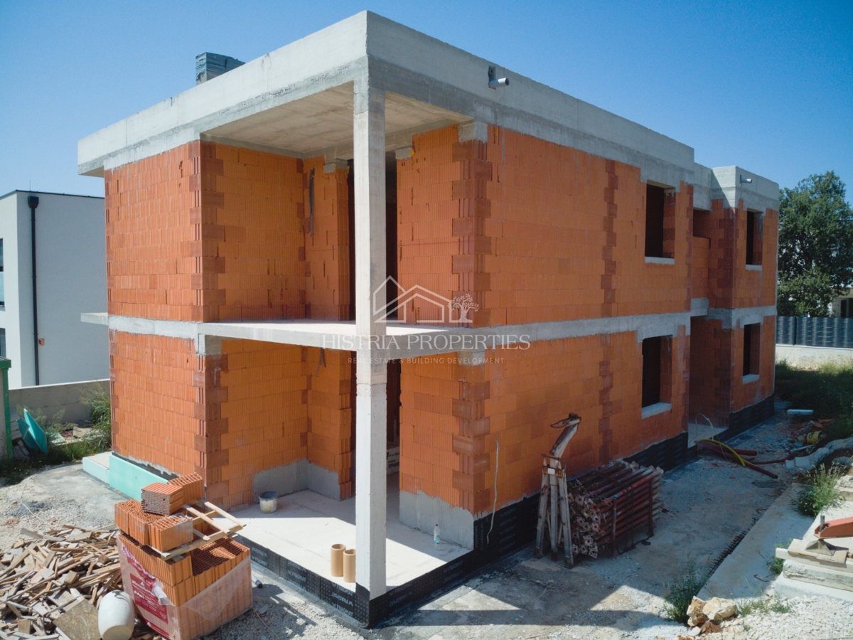 Appartamento urbano con 2 terrazze in una moderna zona residenziale, vicino al centro di Parenzo