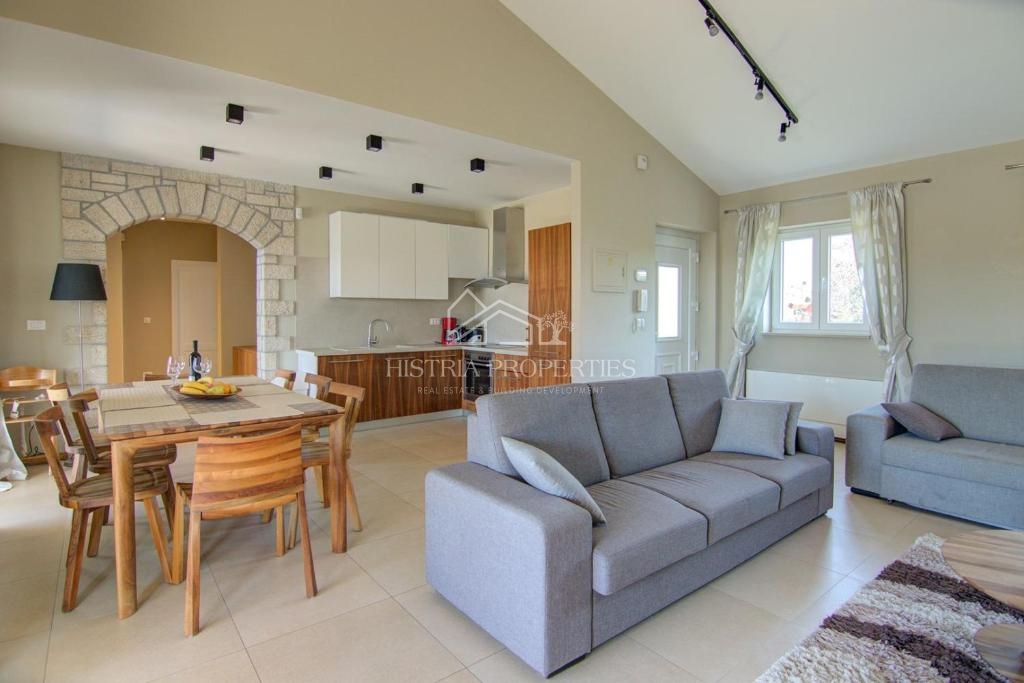 Casa completamente attrezzata con piscina e affitto turistico consolidato