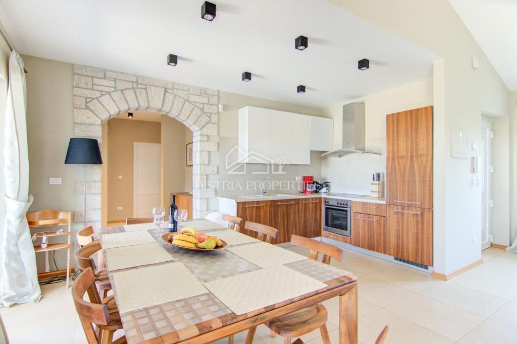 Casa completamente attrezzata con piscina e affitto turistico consolidato