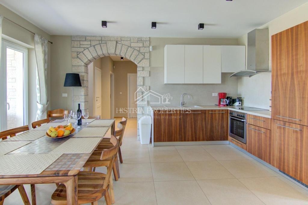 Casa completamente attrezzata con piscina e affitto turistico consolidato