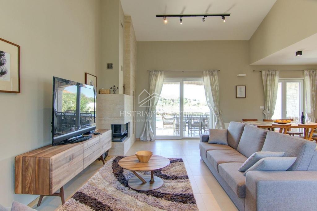 Casa completamente attrezzata con piscina e affitto turistico consolidato