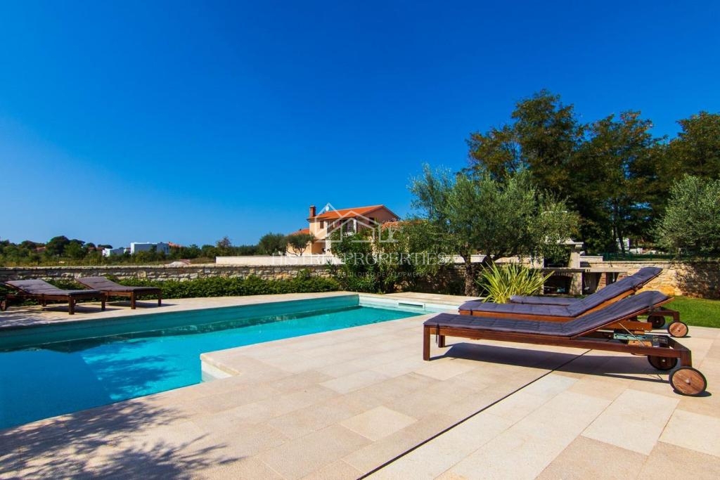 Casa completamente attrezzata con piscina e affitto turistico consolidato