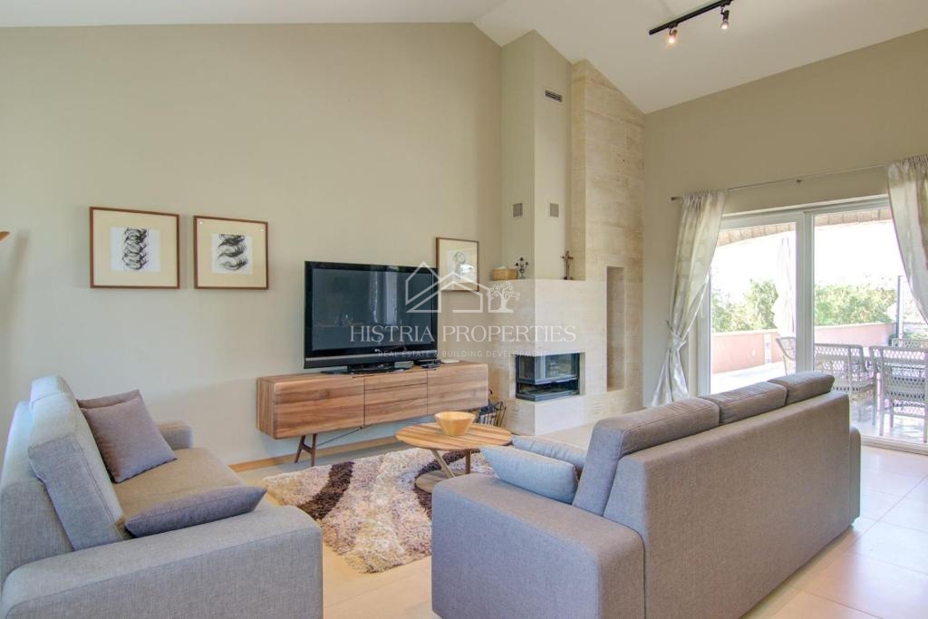 Casa completamente attrezzata con piscina e affitto turistico consolidato