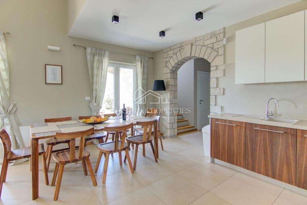 Casa completamente attrezzata con piscina e affitto turistico consolidato