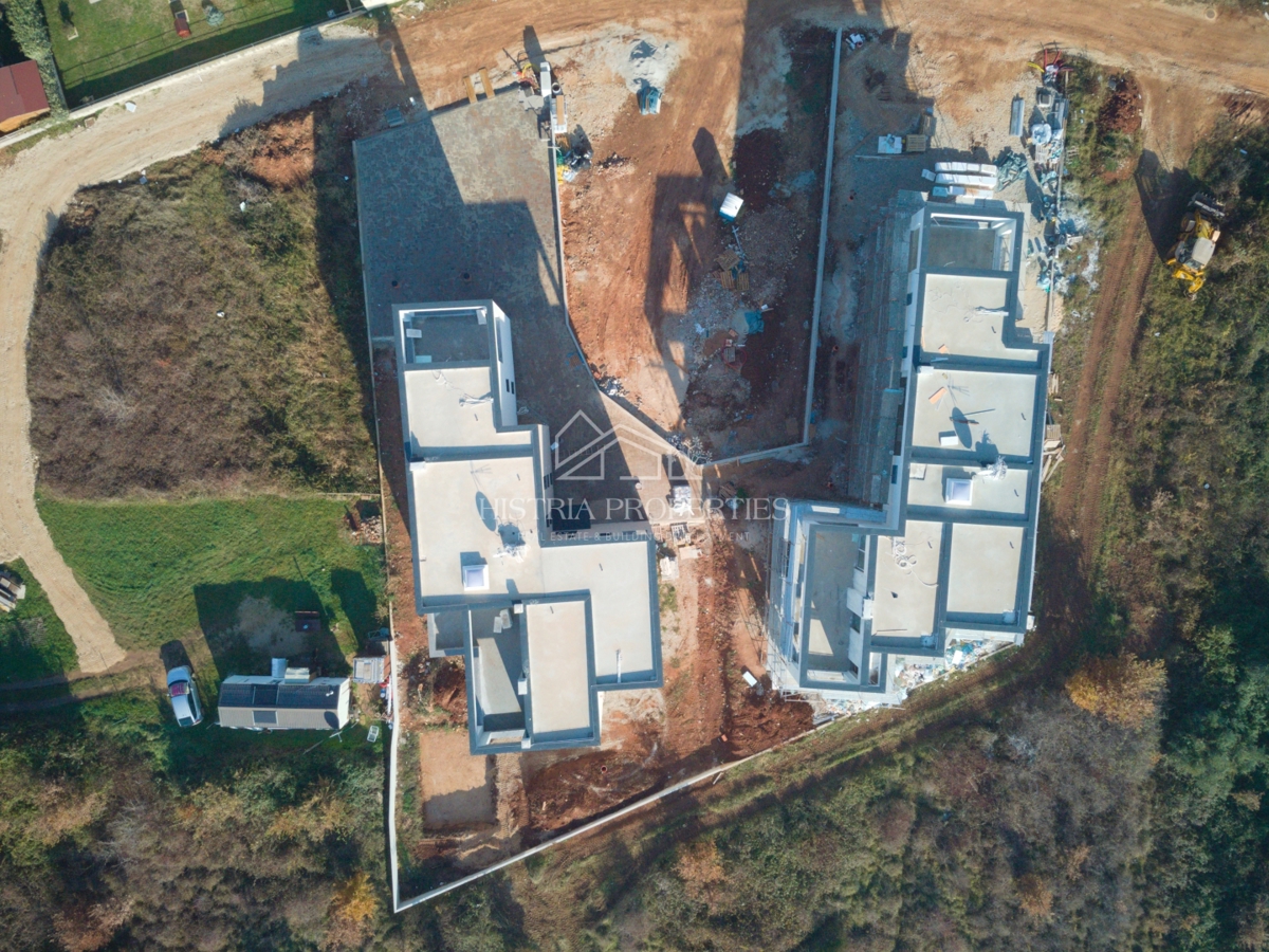 Appartamento con terrazza in un edificio di nuova costruzione in una posizione attraente a 900 metri dalla spiaggia