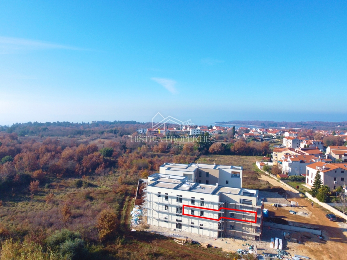 Appartamento con terrazza in un edificio di nuova costruzione in una posizione attraente a 900 metri dalla spiaggia