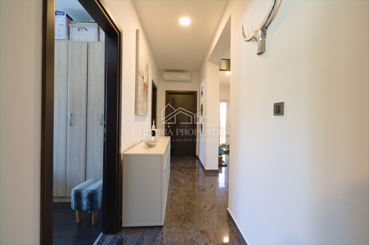 Una location idilliaca per una vacanza perfetta con piscina riscaldata e una casa completamente attrezzata su un ampio terreno