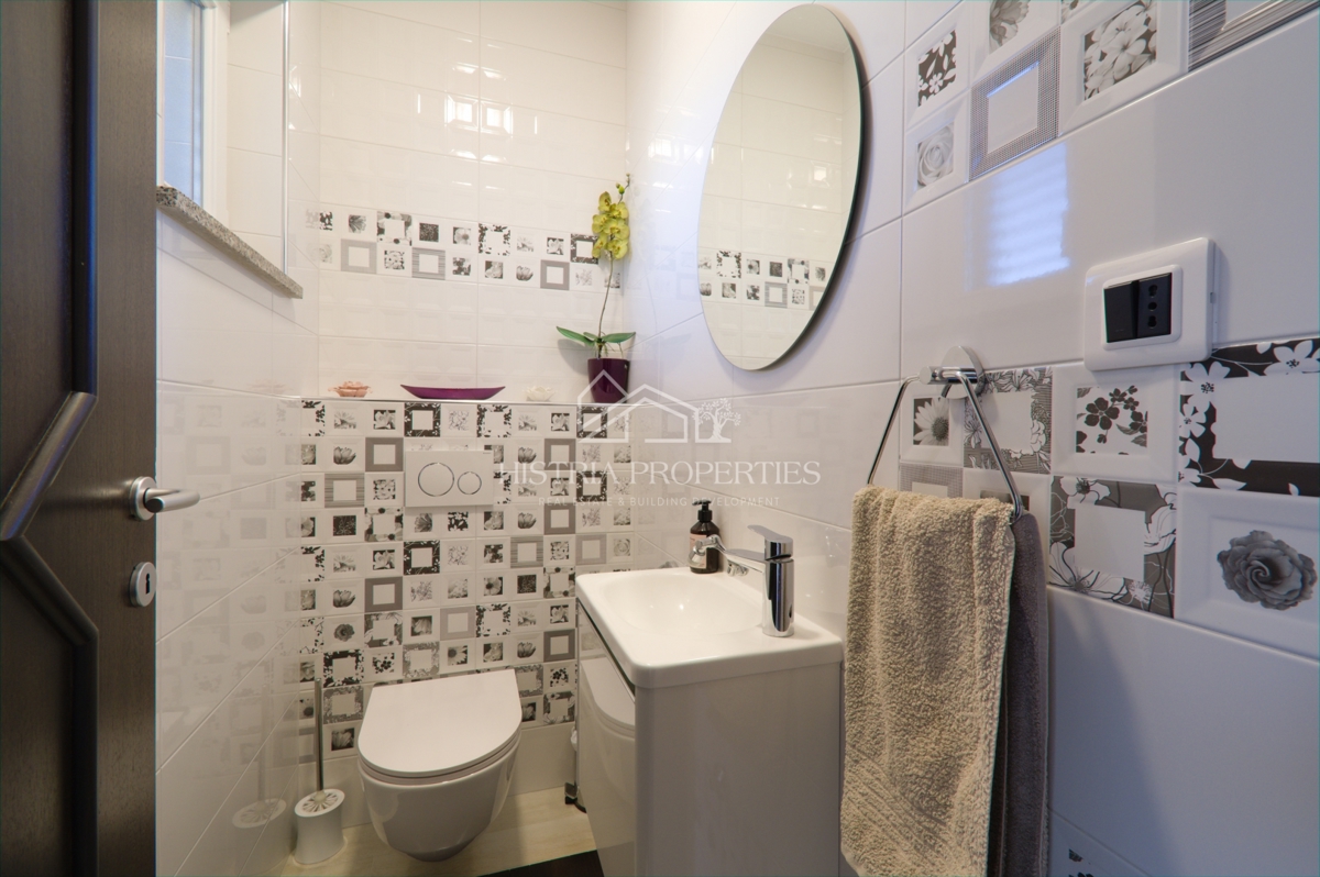 Una location idilliaca per una vacanza perfetta con piscina riscaldata e una casa completamente attrezzata su un ampio terreno