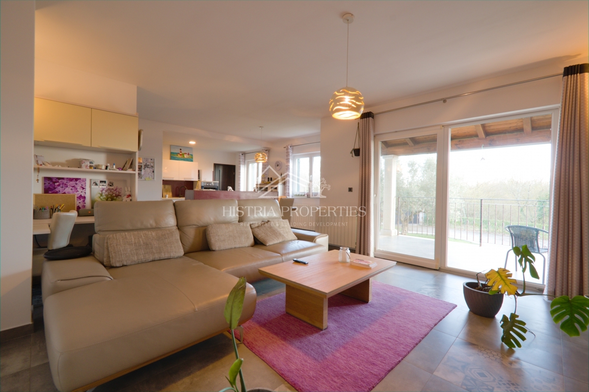 Una location idilliaca per una vacanza perfetta con piscina riscaldata e una casa completamente attrezzata su un ampio terreno