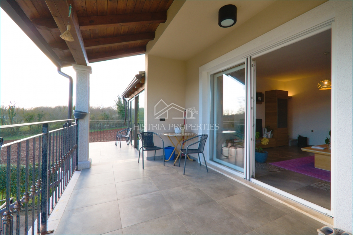 Una location idilliaca per una vacanza perfetta con piscina riscaldata e una casa completamente attrezzata su un ampio terreno